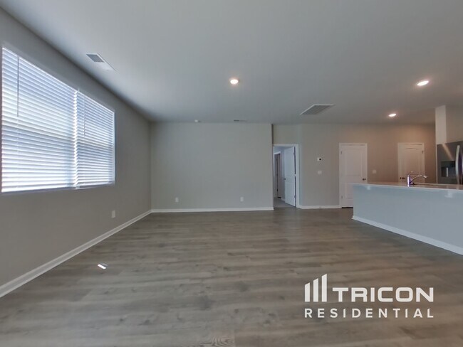 Building Photo - 5009 Benelli Dr