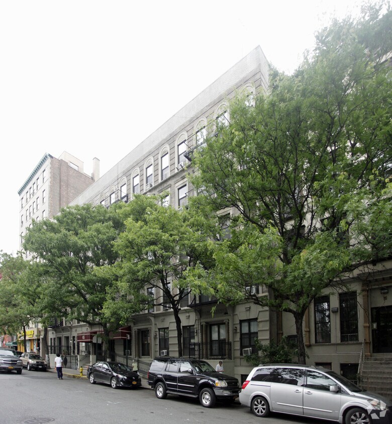 Building Photo - 65 W 104th St
