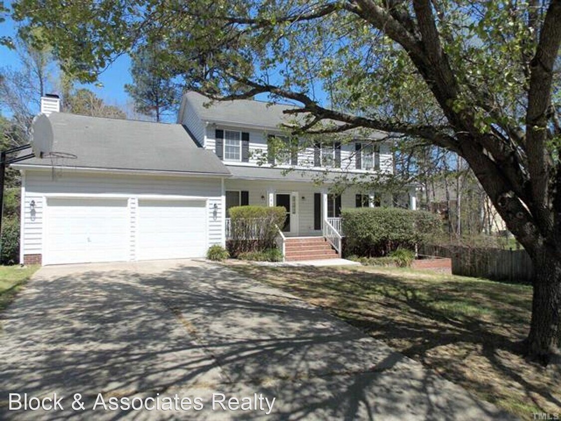 Foto principal - 5 br, 2.5 bath House - 104 Hanahan Ct.