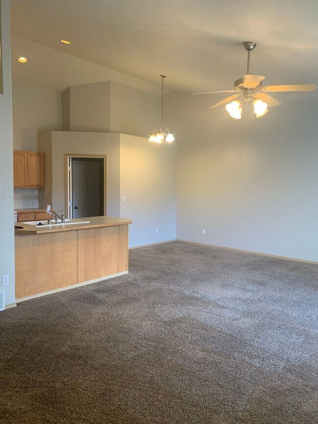 Building Photo - 3801-3802 E 58th Ln