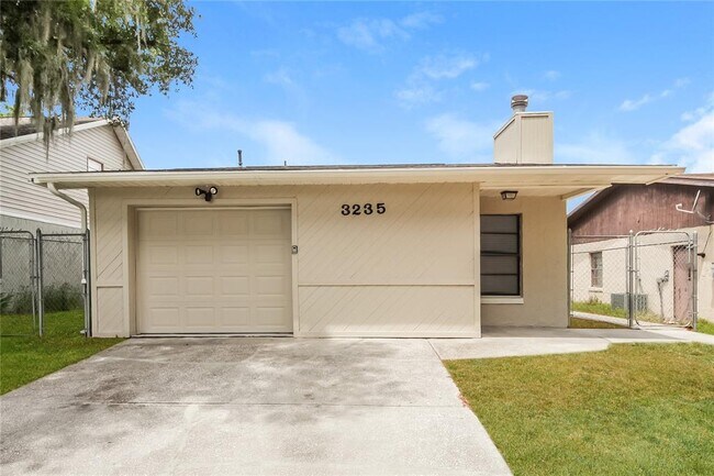 Foto del edificio - 3235 Timberline Rd