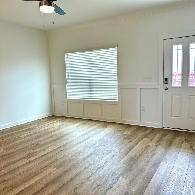 Building Photo - 5870 Tyndall Pl