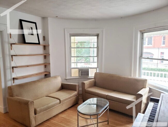 Foto del edificio - Close to Coolidge Corner, In-Unit Washer a...