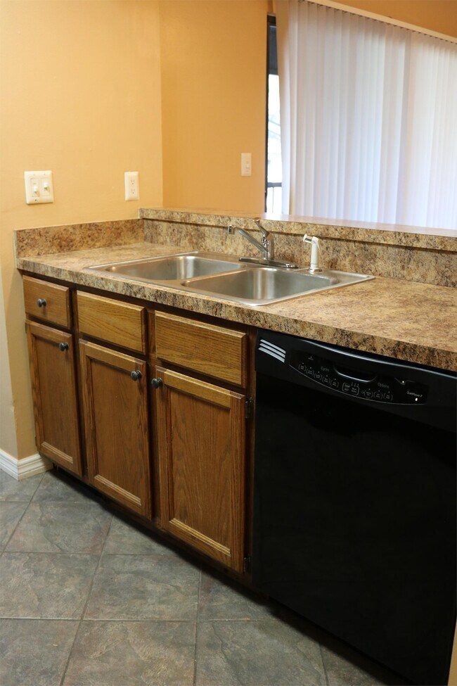 Building Photo - 151 Waterfall Way