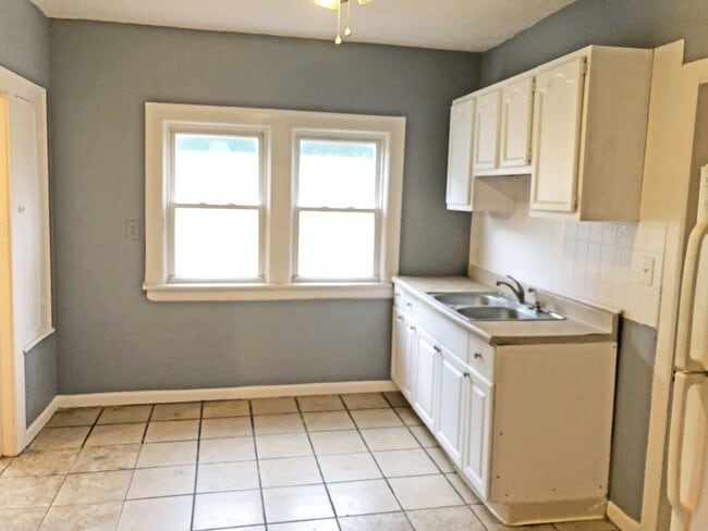 Building Photo - 4 BED 1 BATH SINGLE FAMILY HOME IN MT PLEA...
