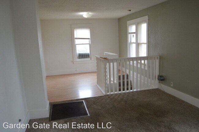 Building Photo - 3 br, 1 bath House - 211 E K