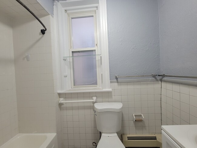 Building Photo - 312 28th St