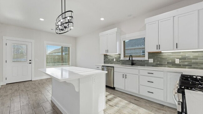 Building Photo - "Brand-new 3-Bed Oasis in Farmington with ...