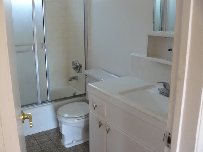 BATHROOM - 15529 Moorpark St