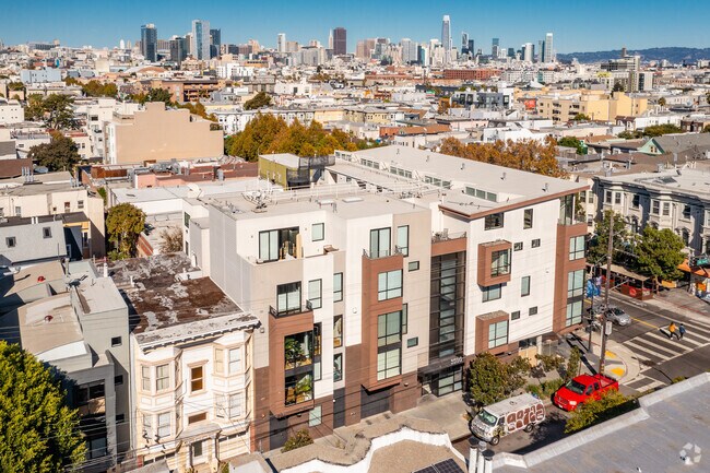 Proximity to Downtown - 798 Valencia St