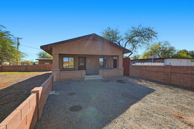 Foto del edificio - 468 E Delano St