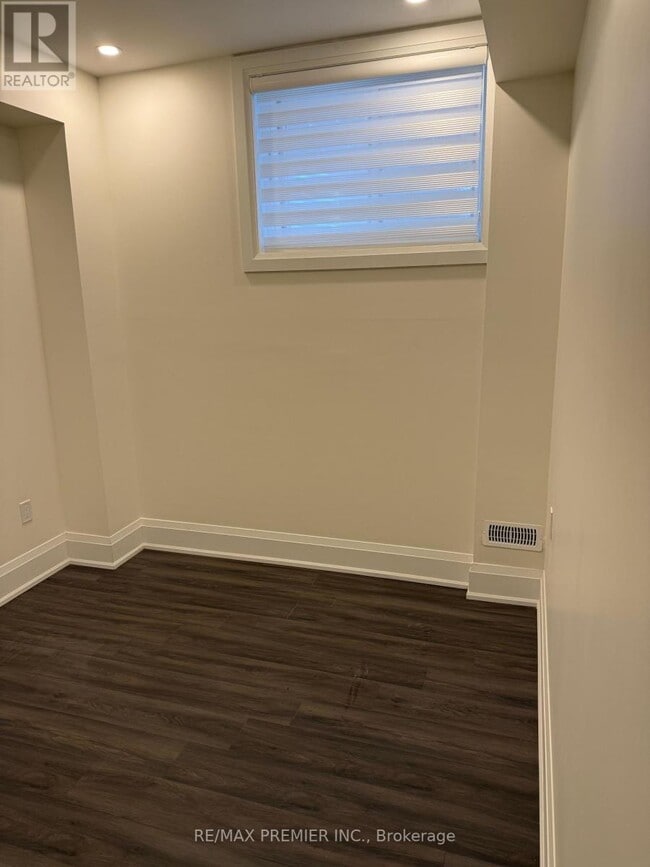 Building Photo - 590 Kleinburg Smt Wy
