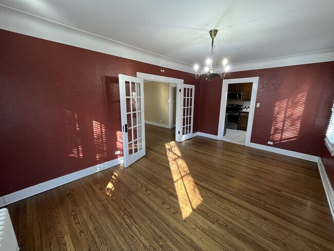 Foto del edificio - 1730 Monaco St Pkwy