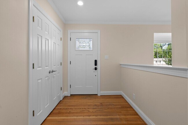 Photo - 3 Bed 2.5 Bath - Bethesda Split Level Single Family - Move In Ready House