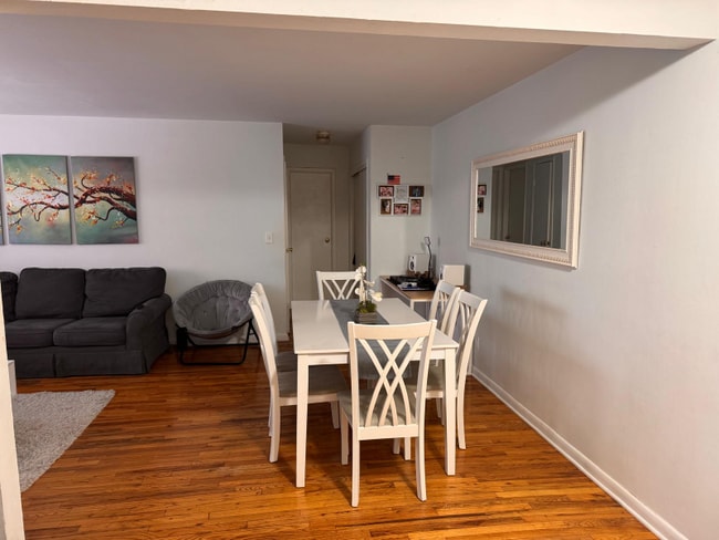 Building Photo - 401 US-22