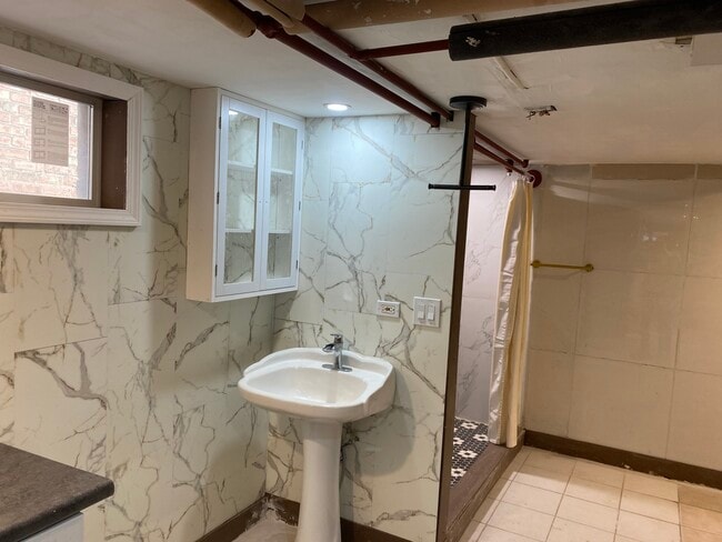 Foto del edificio - 3704 W 69th Pl