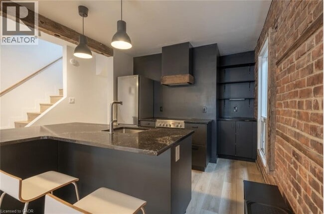 Photo du bâtiment - 41 Burlington St E