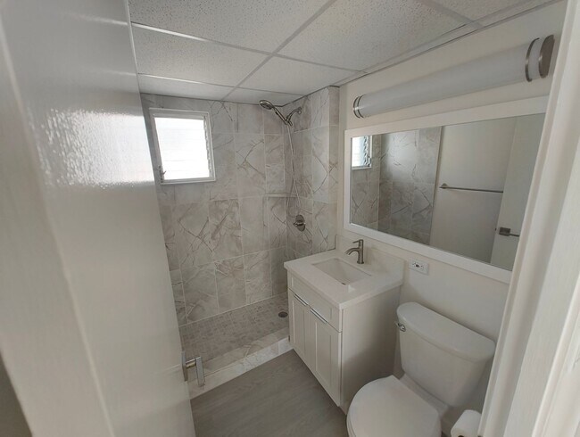 Building Photo - 2bd 2ba in Waikiki – Available Now!