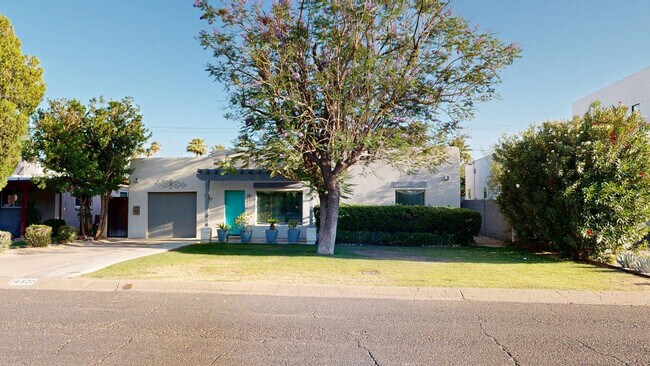 Building Photo - 4537 E Devonshire Ave