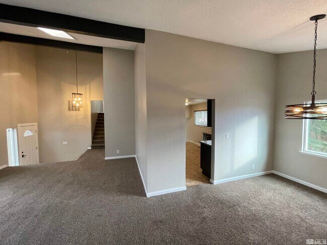 Building Photo - 915 Emerson Way