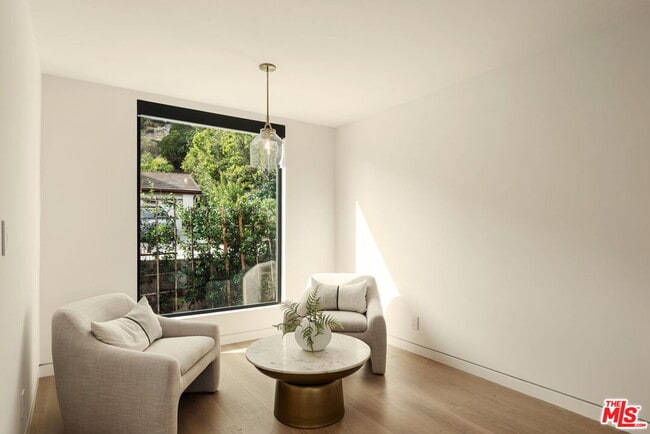 Foto del edificio - 2422 Apollo Dr