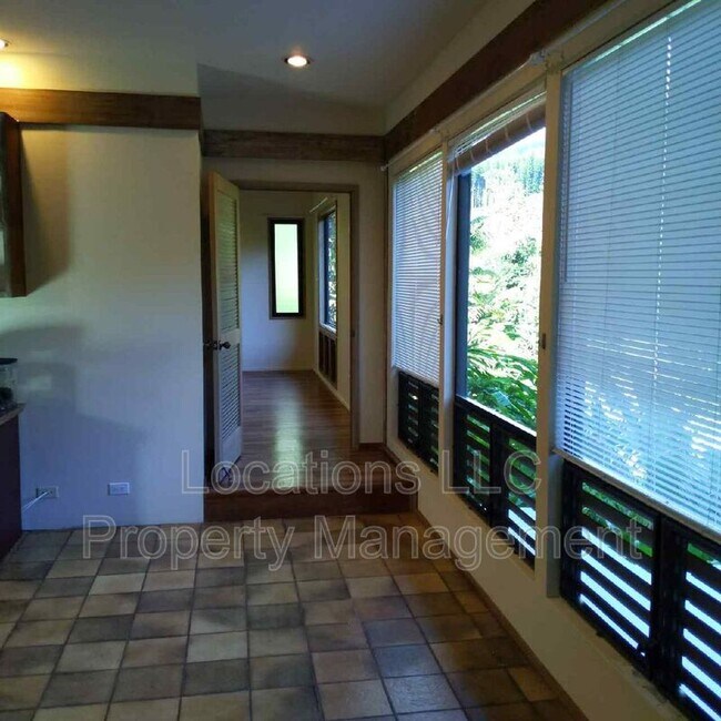 Foto del edificio - 3521 Nuuanu Pali Dr