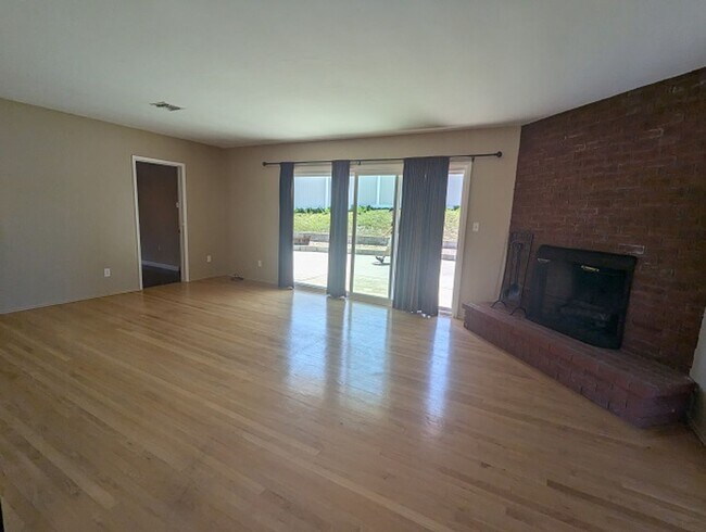 Building Photo - 3 Bedroom 2 bath House in Fletcher Hills