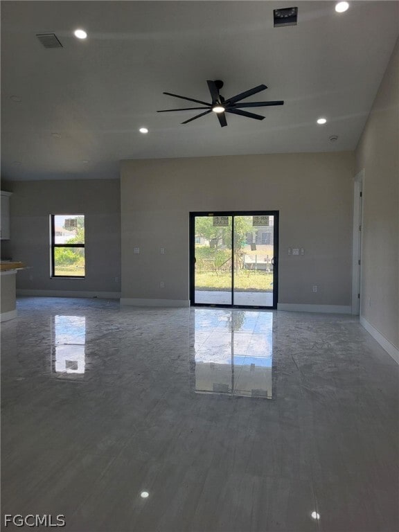 Building Photo - 654 NE 5th Pl