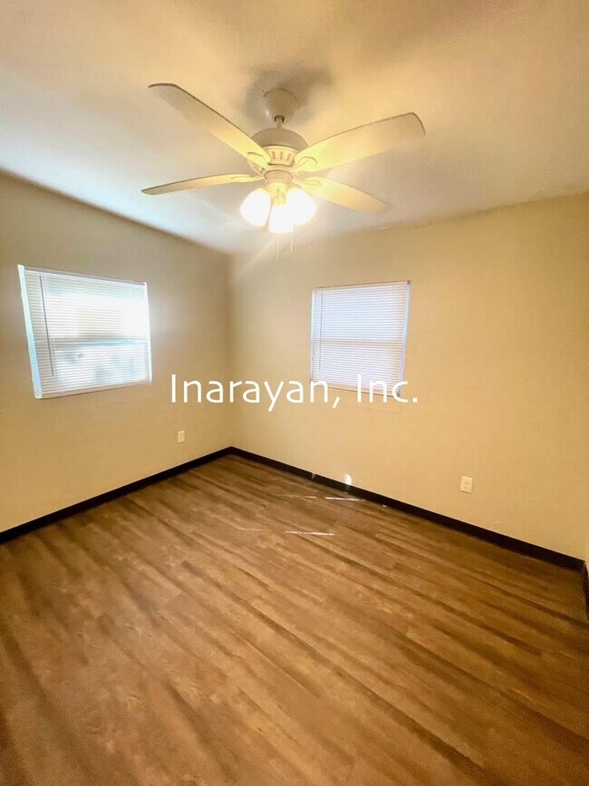 Building Photo - 2204 W Central Blvd