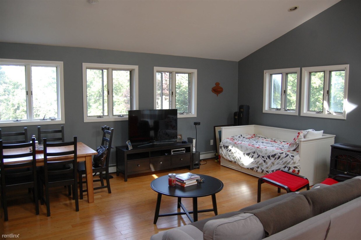 1 br, 1 bath Apartment 12 Prospect St Condo for Rent in Essex, MA