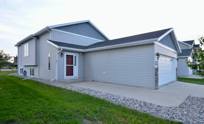 Vista frontal - 445 Foxtail Dr