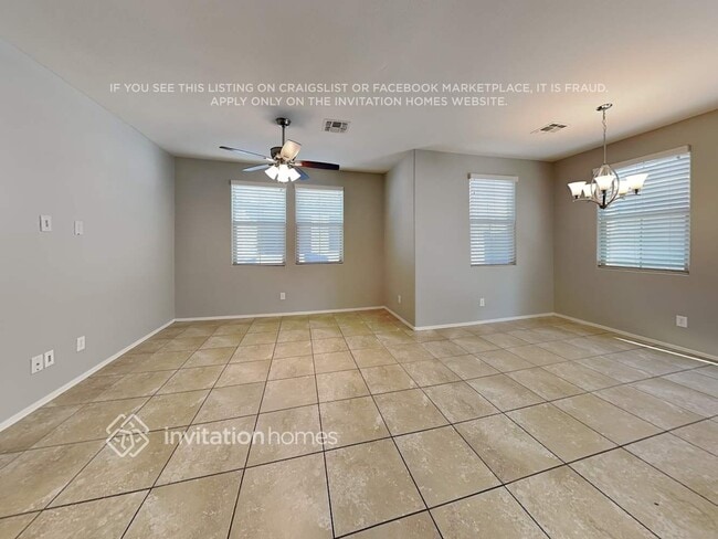 Building Photo - 225 N Sandal