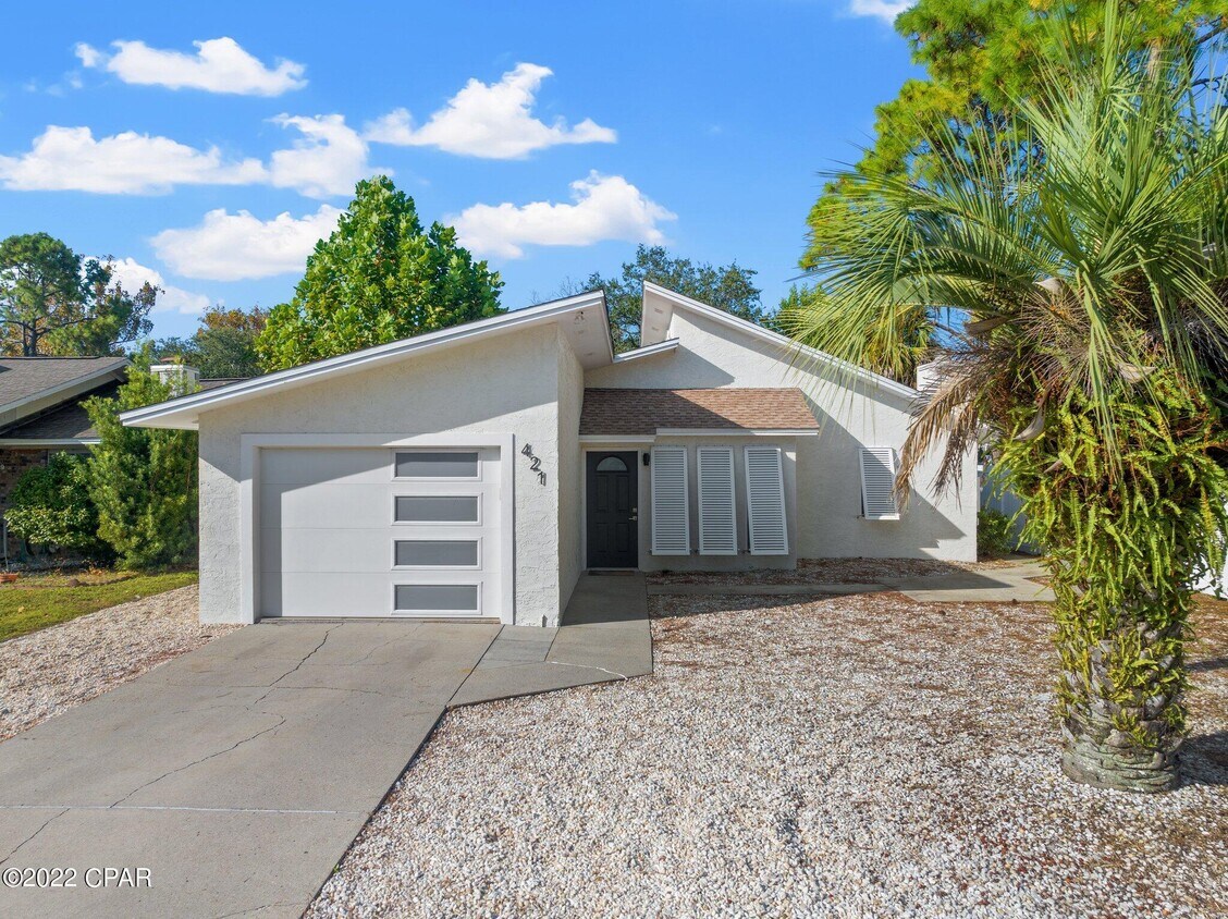 Primary Photo - 421 Oleander Cir