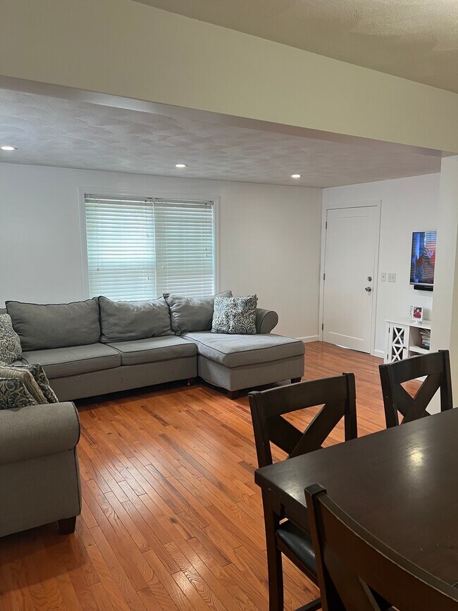 Foto del edificio - 64 Sterling St