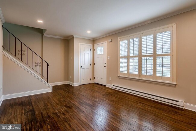 Building Photo - 135 Weedon Ct