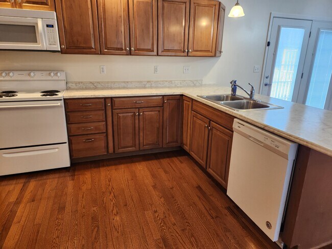 Foto del edificio - 28 Holler Rd