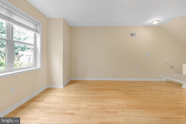 Foto del edificio - 2464 Frankford Ave