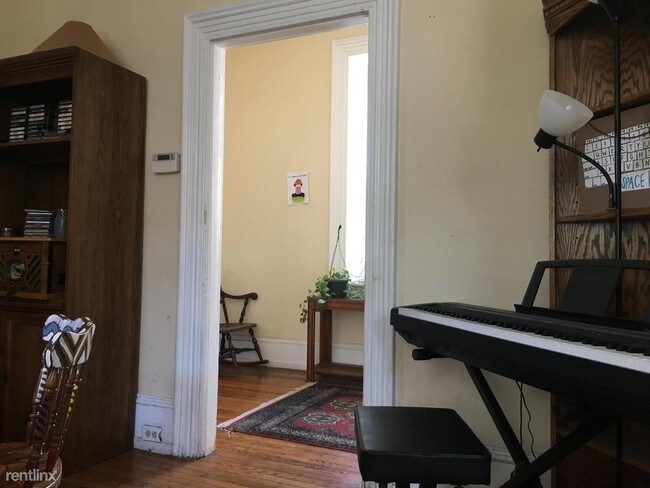 Foto del edificio - 6 br, 2.5 bath House - 452 Green Ln