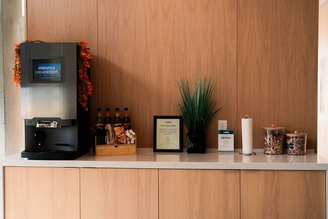 Foto del edificio - Luna Apartments