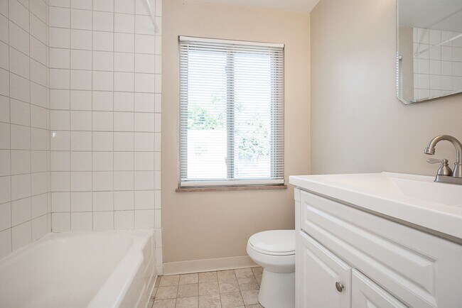 Foto del edificio - 4352 W 222nd St