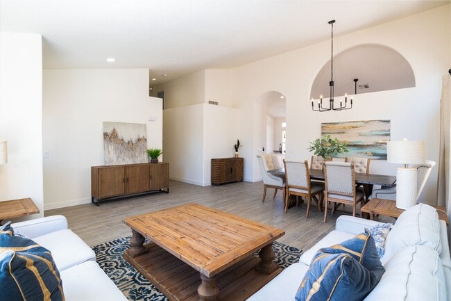 Foto del edificio - Beautiful updated 4 bedroom plus, 2 bath home in Chandler