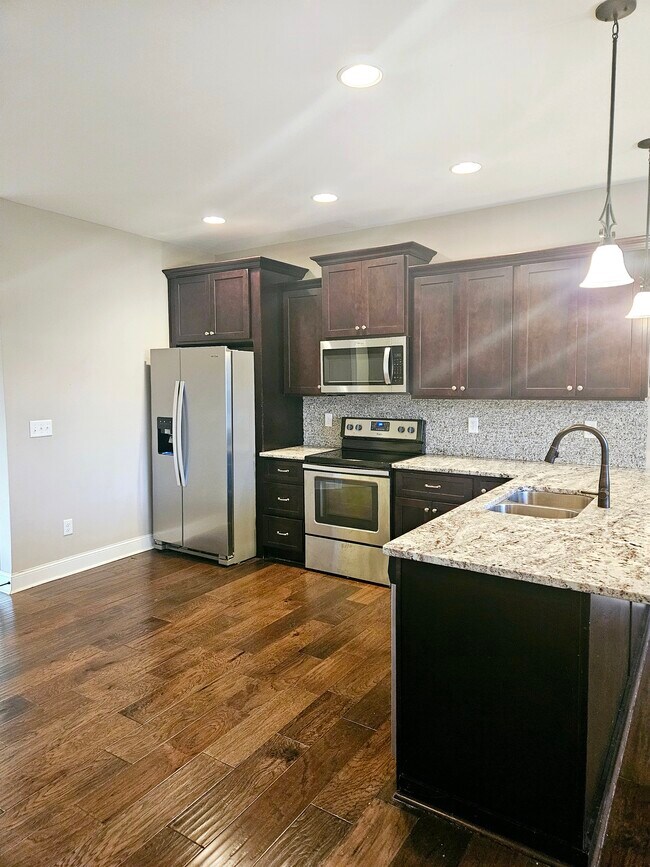 Foto del edificio - 433 Adalynn Cir