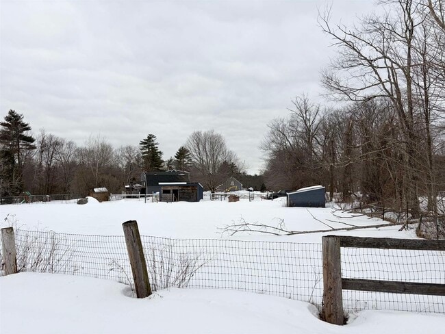 Building Photo - 395 Critchett Rd