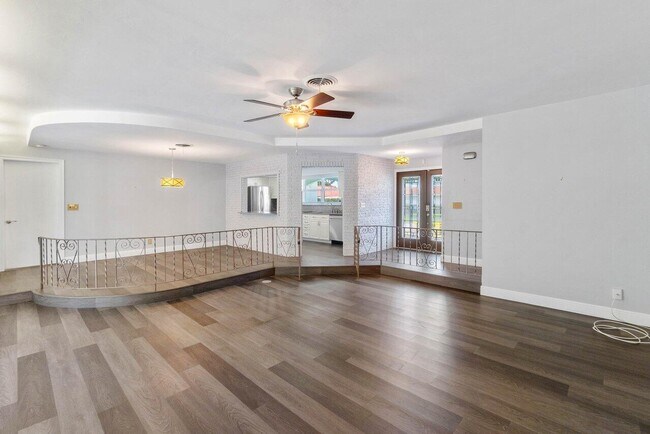 Foto del edificio - 1241 Emerald Dr