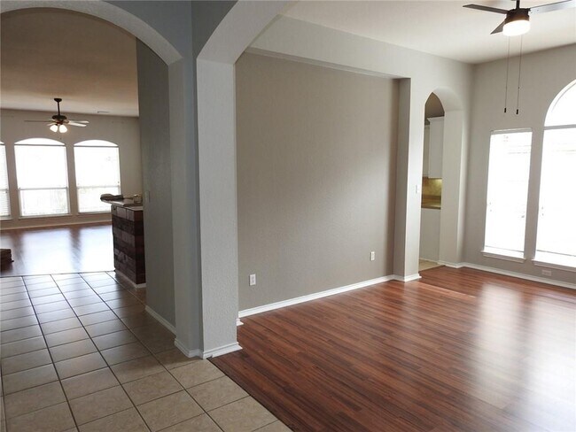 Foto del edificio - 4124 Moss Hollow Dr
