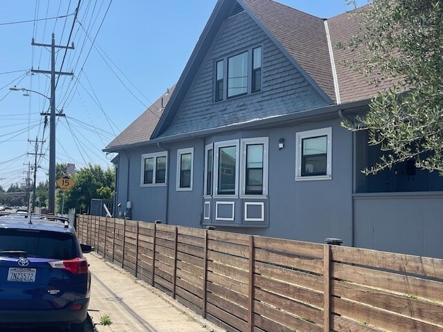 Building Photo - 936 Moorpark St