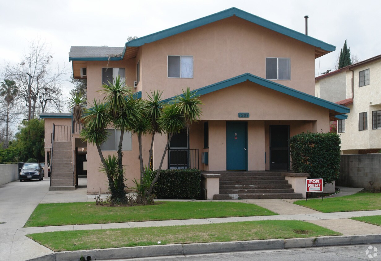 Building Photo - 1507 Bank St