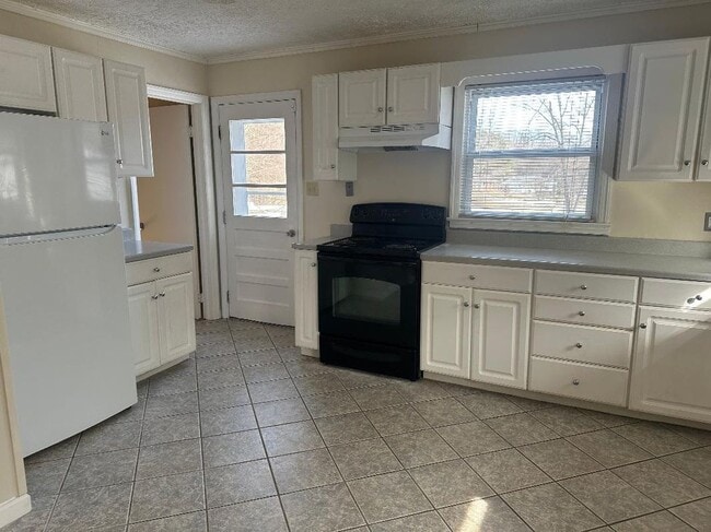 Building Photo - 970 Long Cres Dr