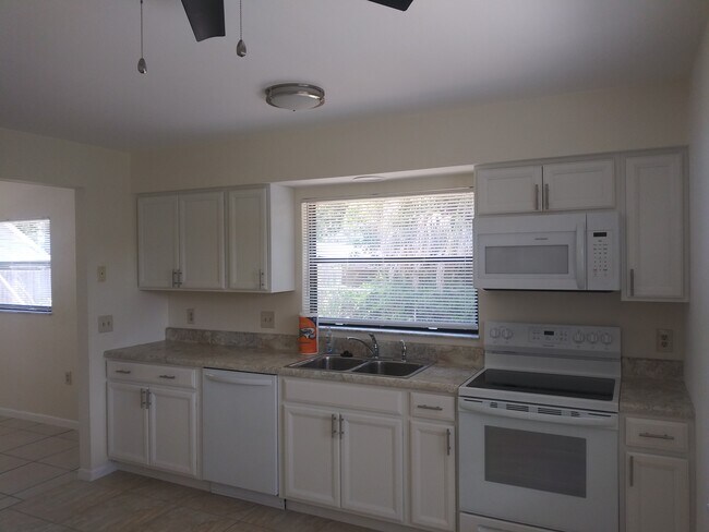 Kitchen - 1029 10th St NW