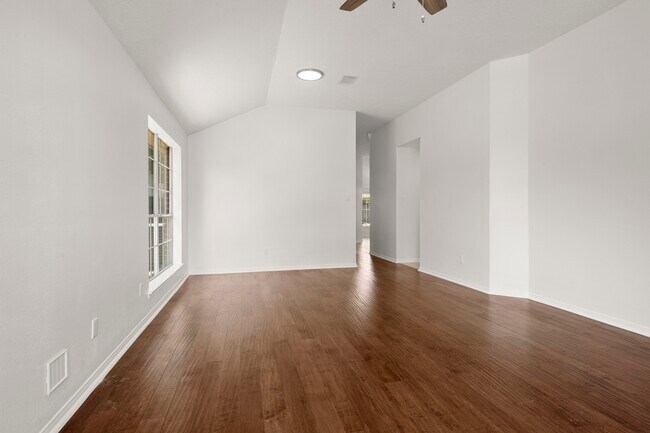 Foto del edificio - 16014 Lakestone Dr